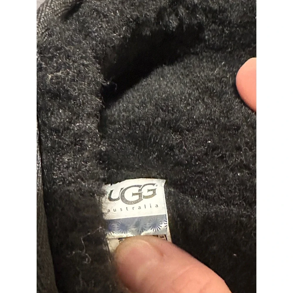 UGG Classic Short 5825 Black Sheepskin Fur Lined Winter Boots Womens 9